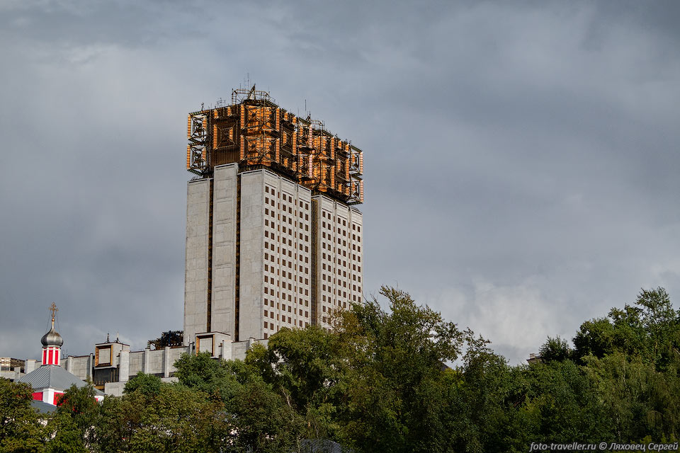 Здание Президиума Российской академии наук РАН имеет высоту 120 
метров (22 этажа).