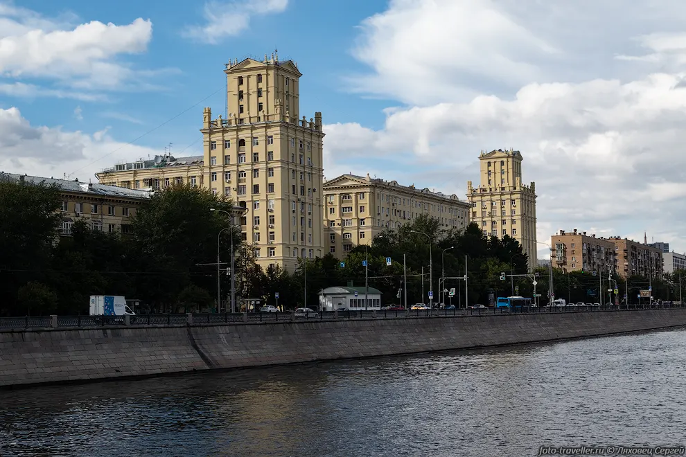 Дом на Бережковской набережной