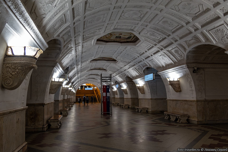 Станция Белорусская Кольцевой линии открыта 30 января 1952 года 
в составе участка Курская - Белорусская.
Глубина станции 42,5 метра. В 1951 году проектировщики получили за работу над проектом 
Сталинскую премию.