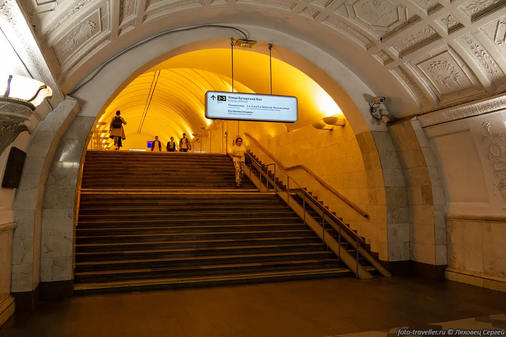Всего на станциях и в переходах Московского метрополитена установлено
905 эскалаторов (18 из них временно законсервированы)