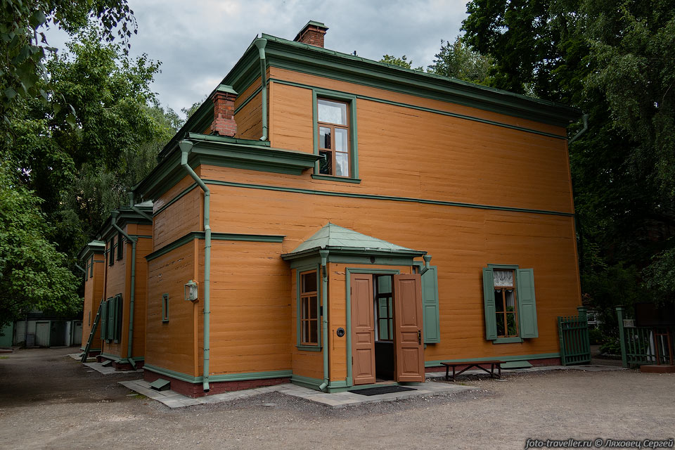 Музей-усадьба Льва Толстого открыт в 1921 году по личному указу

В. Ленина и входит в состав Государственного музея Льва Толстого