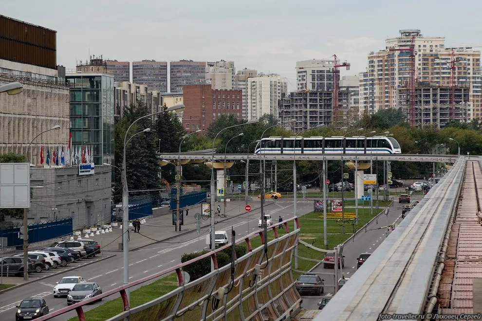 Поезд московского монорельса