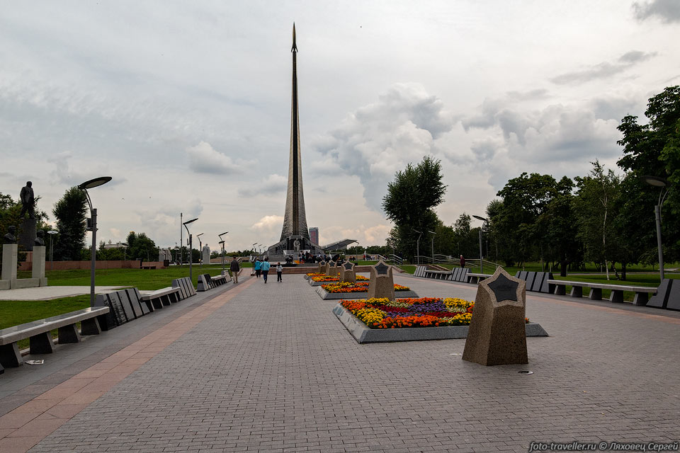 Музей космонавтики в Москве находится под монументом "Покорителям 
космоса" на Аллее Космонавтов ВДНХ.