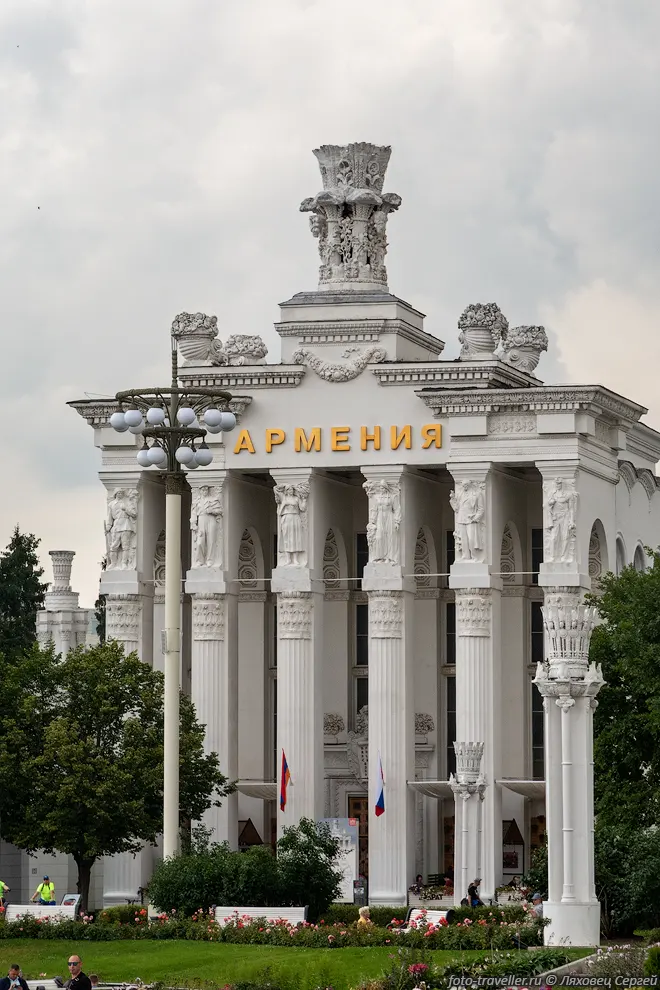 Павильон "Армения" - 68-й павильон ВДНХ, построен в 1952-1954
годах.
Павильон изначально носил название "Сибирь".