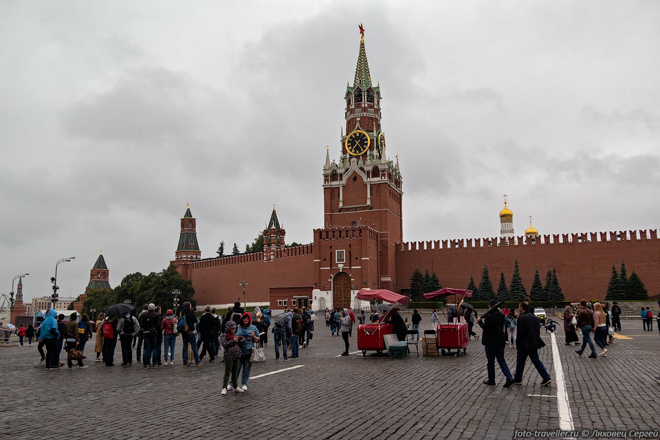 Спасская башня - проездная башня Московского Кремля, выходящая 
на Красную площадь.
Построена в 1491 году архитектором Пьетро Солари. 