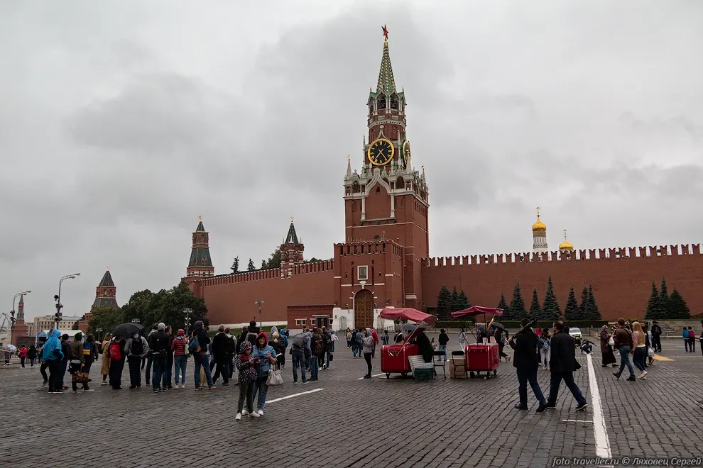 Спасская башня - проездная башня Московского Кремля, выходящая
на Красную площадь.
Построена в 1491 году архитектором Пьетро Солари. 
