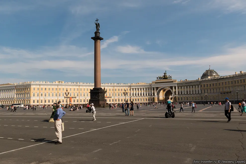 Дворцовая площадь в Санкт-Петербурге