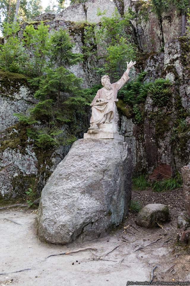 Статуя Вяйнемейнена в парке Монрепо