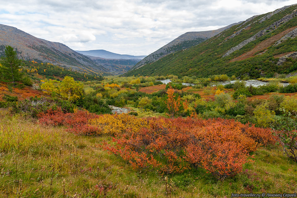 Красочная осень в долине реки Грубею