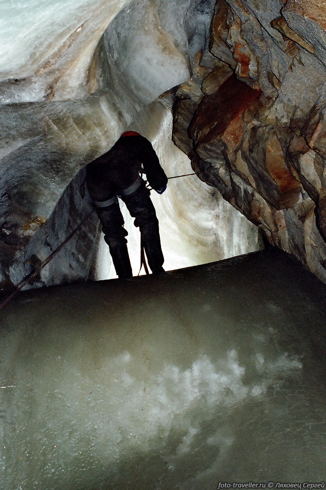 Пещера Медвежий колодец.
Почти вся во льду.