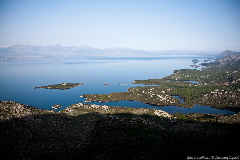 Когда-то давно Скадарское озеро являлось заливом Адриатического 
моря, но сейчас отделено от него перешейком