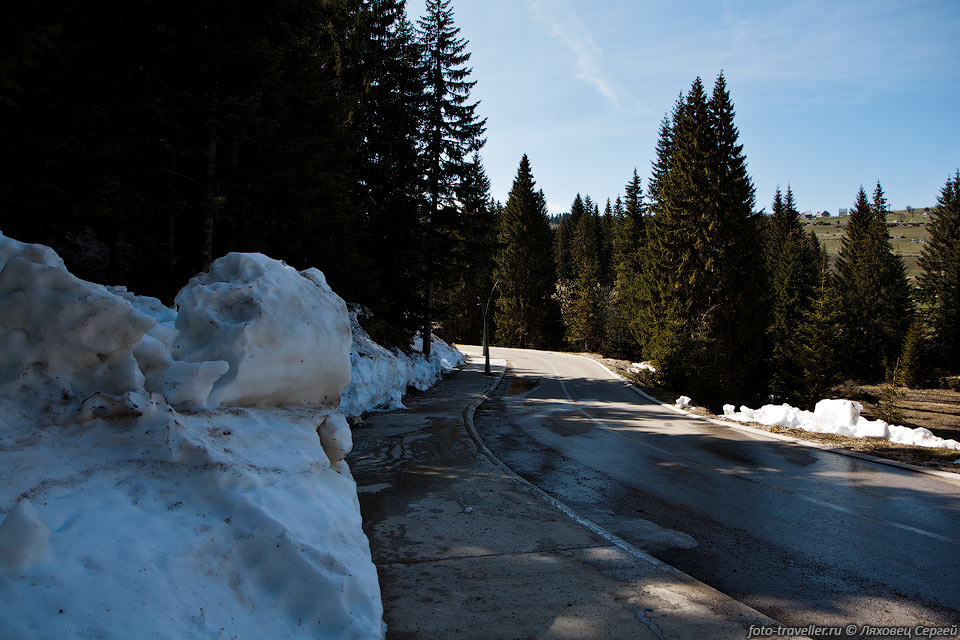 Жабляк находится на высоте 1400 м.
В мае тут еще лежит снег и работает горнолыжный курорт.