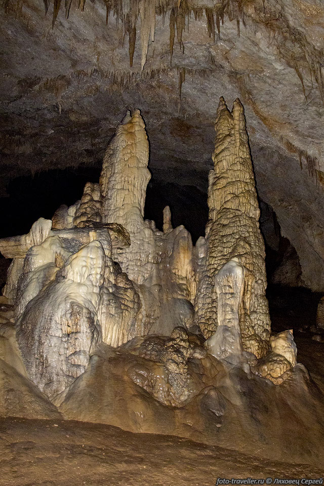 Пещера большая с красивыми натеками