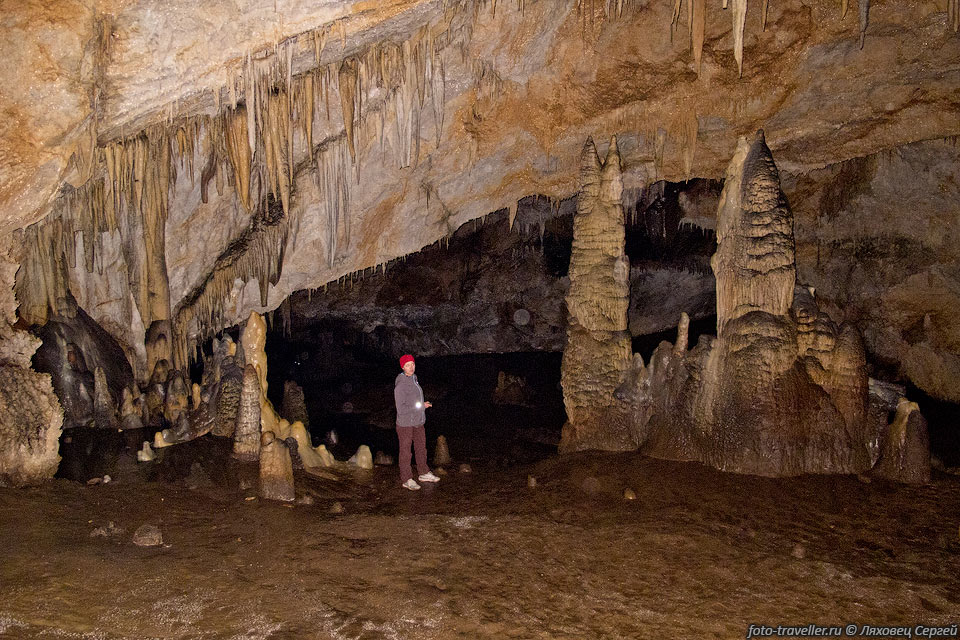 Основной ход Липской пещеры довольно широкий