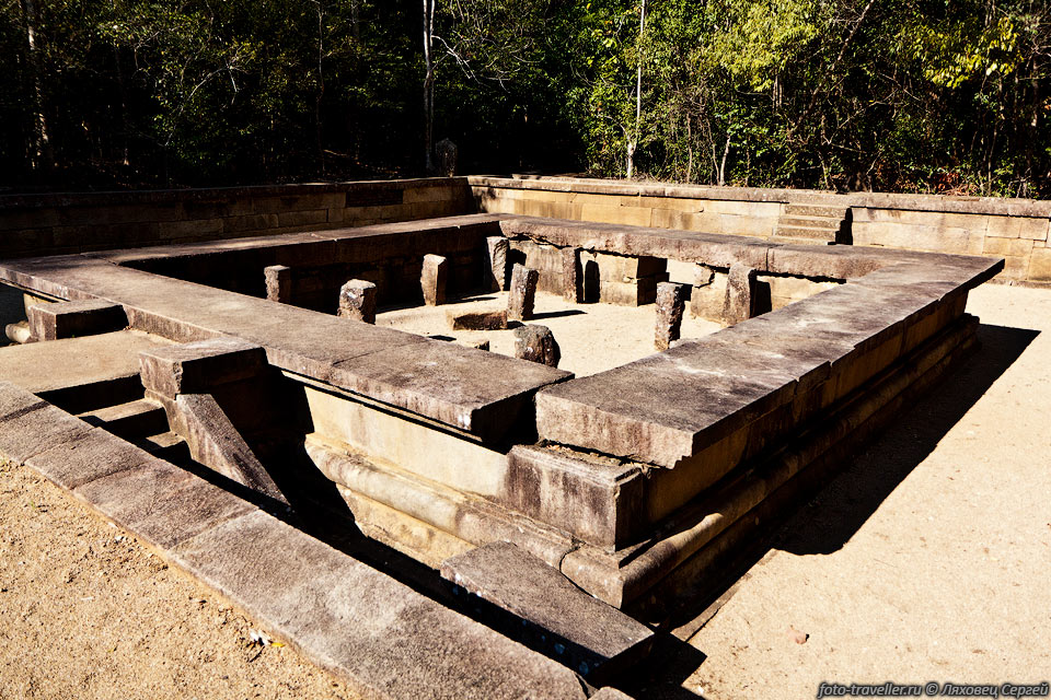 Остов одного из храмов в Ритигале