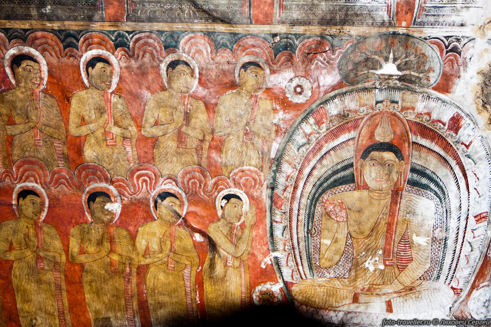 Пещерный храм Дамбулла построен в знак благодарности Ордену буддийских 
монахов.
Манахи приютили короля Валагамбаху во время 14 летней оккупации столицы Анурадхапуры 
в 89 - 103 годах до н.э.
Храм состоит из 5 пещерных помещений, скорее гротов.