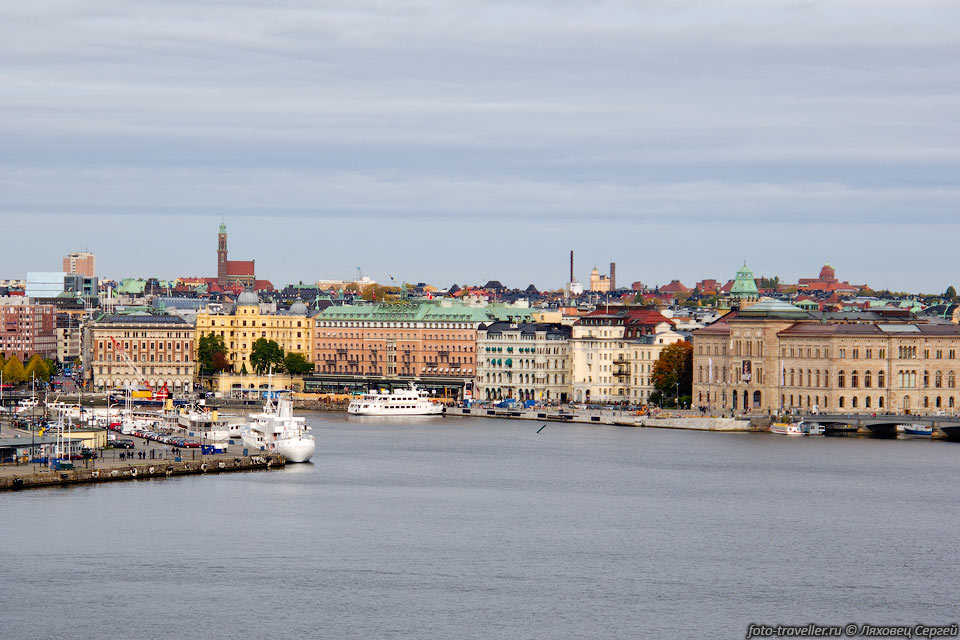 Столица Швеции - Стокгольм - расположен на 14 островах, соединённых 
57 мостами.
