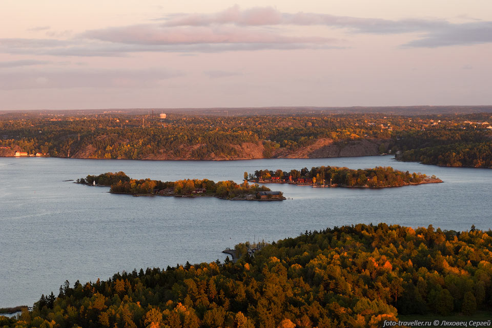 Lilla Vartan - пролив в Стокгольме.
В нем расположены острова Фьeдepxoльмapнa (Fjaderholmama).