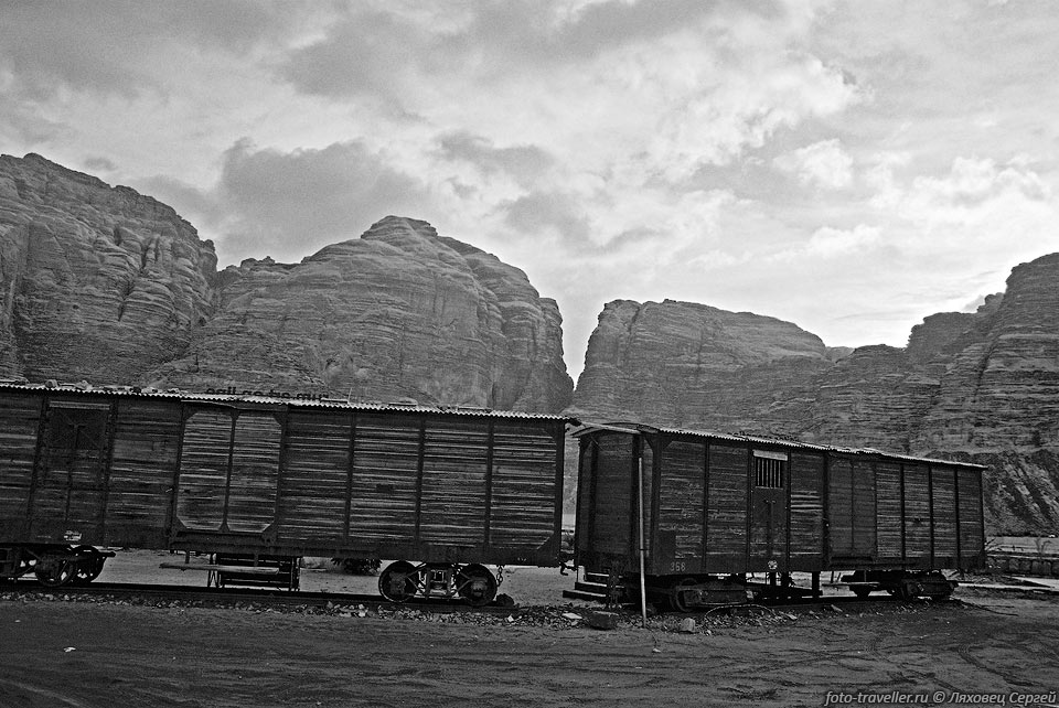 Декорации к одному из фильмов, снятых в пустыне Вади Рам (Wadi 
Rum).