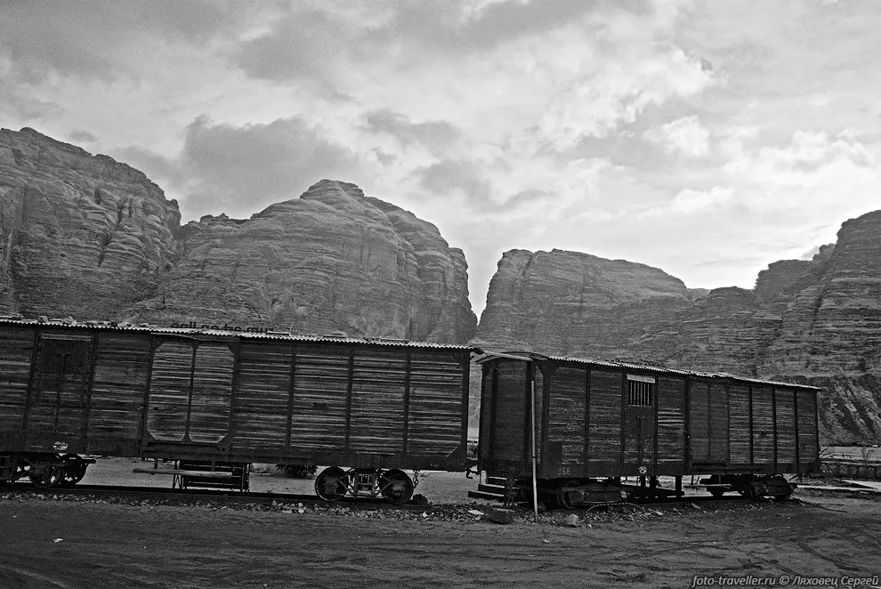 Декорации к одному из фильмов, снятых в пустыне Вади Рам (Wadi
Rum).