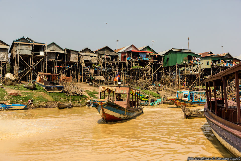 Деревня на сваях Кампонг Пхлуг (Kompong Phluk).