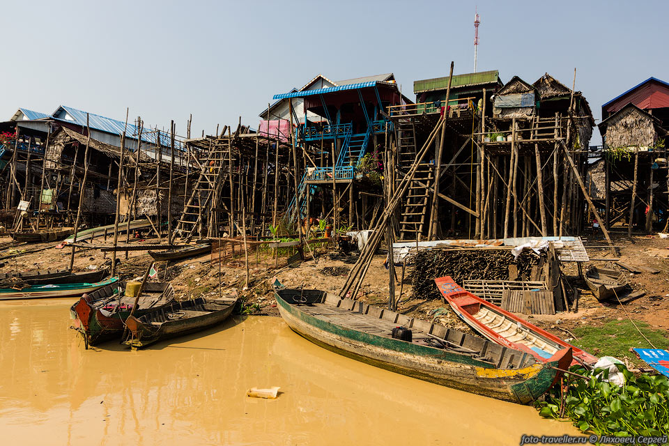 Водные пути сообщения всегда играли огромную роль в Камбодже.
Реки Меконг, Тонле Сап, озеро Тонле Сап образуют водную транспортную 
систему общей протяженностью путей в 3700 км.