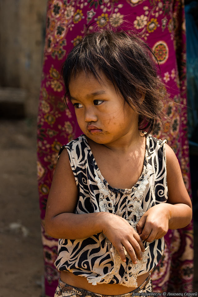 Население Камбоджи составляет 16 млн. человек, 97% из них кхмеры.
Средняя продолжительность жизни составляет 64,5 года.