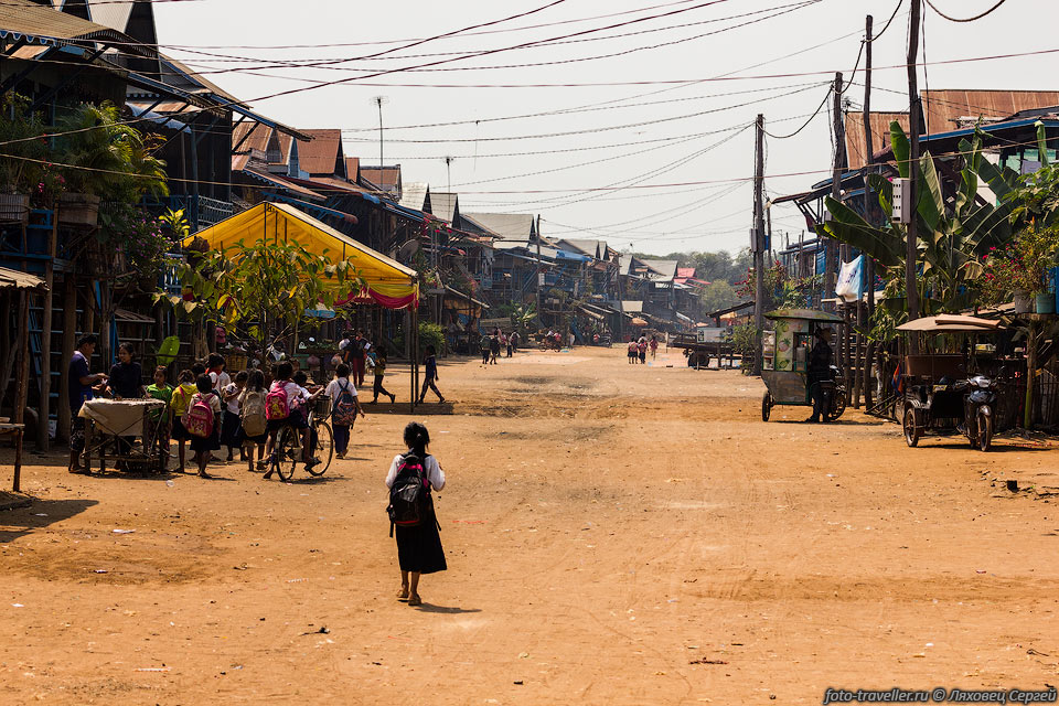 У многих кхмеров есть два имени - одно для семьи и друзей, второе 
для всех остальных.