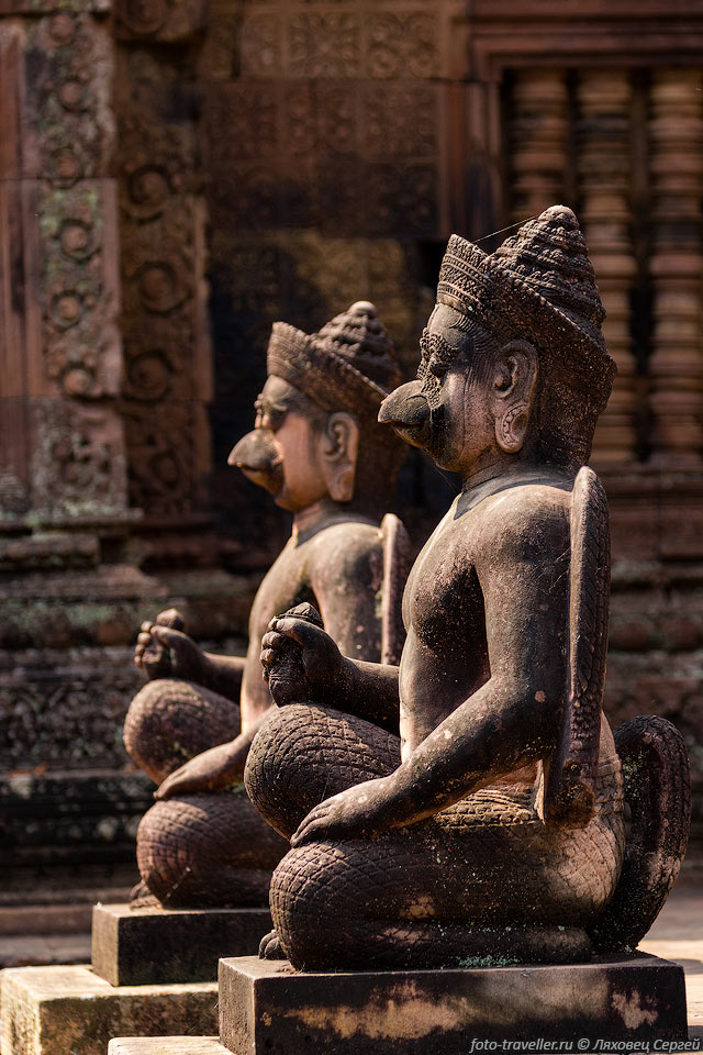 Во втором кольце мы посетили следующие храмы Ангкора: Banteay 
Srei, Banteay Samre, Ta Som, Neak Pean, Phnom Bakheng