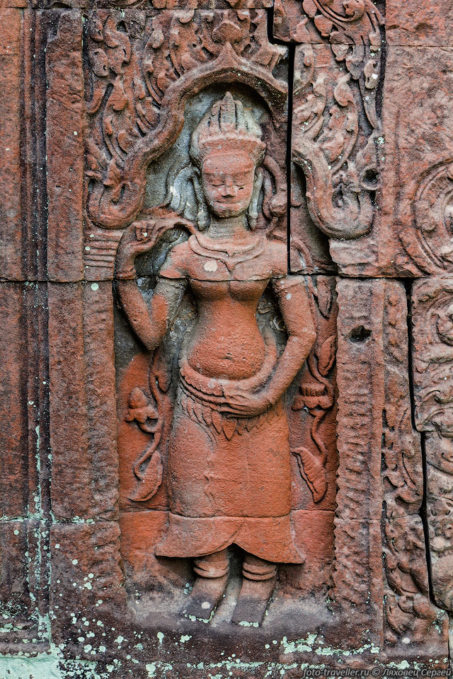 Храм Преах Кхан (Preah Khan).
Храм Преах Кхан располагается в 2 км к северо-востоку от Ангкор Тхома. 
Храм был построен в 1191 году в период правления императора Джаявармана VII в память 
о его отце Дхараниндравармане.
На мой взгляд, это второй по интересности храм в Ангкоре.