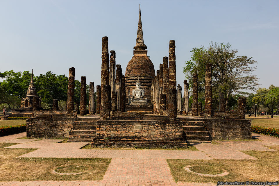 Небольшой храм Ват Са Си (Wat Sa Si) расположенный посреди озера.
Является одним из самых живописных мест в Сукхотае. Но после Ангкорских храмов тут 
конечно скучновато.