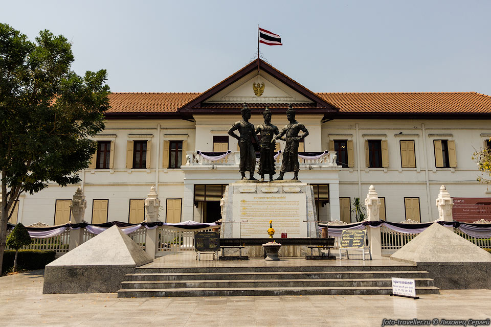 Памятник трем королям, основателям города Чианг Май