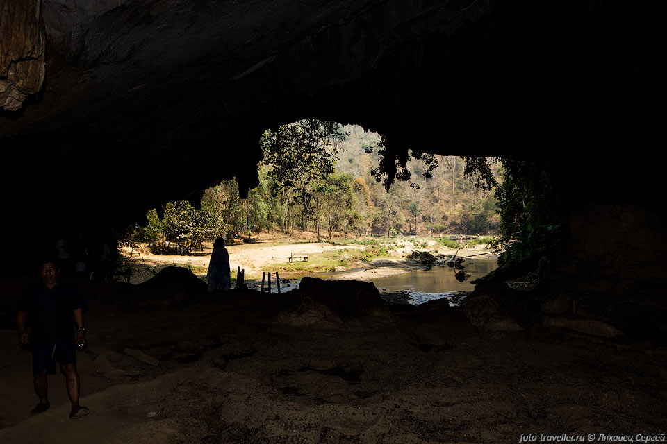 Основной вход в пещеру Тхам Лот