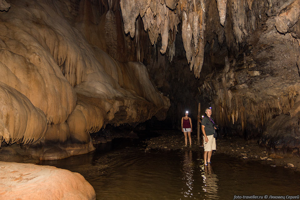 Пещера Тхам Маэ Лана впервые исследована в 1986 году австралийцами, 
которые прошли до Зеленого озера.
Южные притоки и верхние входы были исследованы в следующей австралийской экспедиции 
в 1988 году.
Северный приток с водопадом был исследован в 1992 году. Пишут, что существует большой 
потенциал для удлинения этой пещеры.