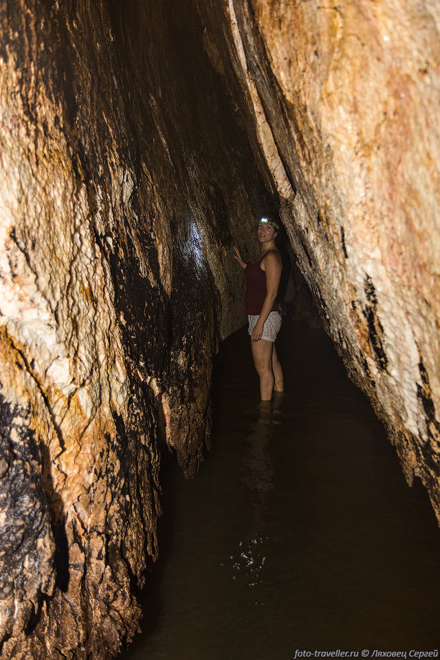 Подземная река в пещере Мае Лана
