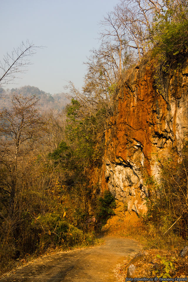 Один из участков дороги к пещере Мае Лана