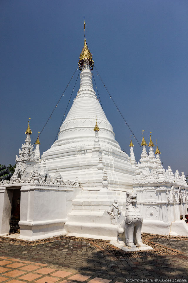 Храм Пра Тат Дой Конг Му (Wat Phra That Doi Kong Mu) находится 
на холме высотой 1500 м.
Он возвышается над городом, с него открывается красивый вид.
Храм основанный в 1860-ом году является самым старым храмом в этой местности.
Пра Тат Дой Конг Му состоит из двух ступ, выполненных в бирманском стиле.
 Что побольше 
построена в 1860 году, которая меньше в 1874 году.