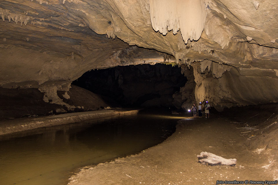 В 95 км севернее от Мэй Сот (Mae Sot) находится легкодоступная 
пещера Тхам Мэй Усу (Tham Mae Usu).
Вход пещеры находится на высоте 125 м. Протяженность 1585 м.
