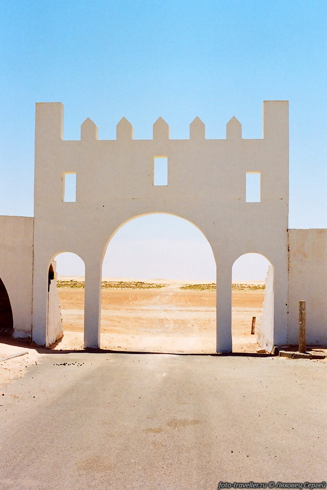 Ворота в пустыню. 
Место проведения ежегодного фестиваля Сахары, на который собираются кочевники и 
жители оазисов.