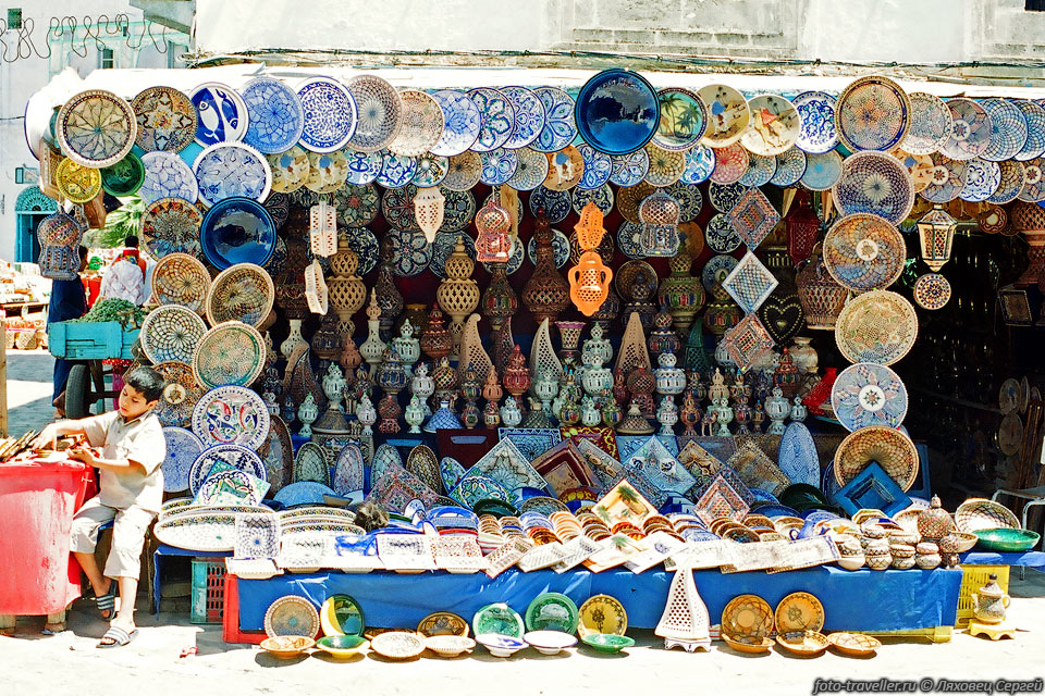 Сувенирная посудная лавка в Кайруане