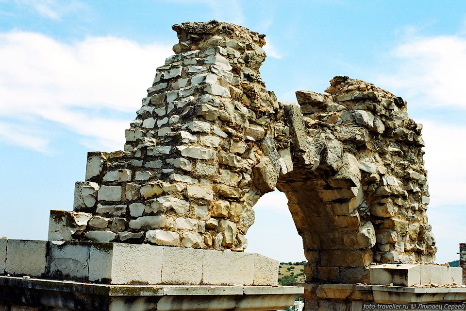 Древняя арка