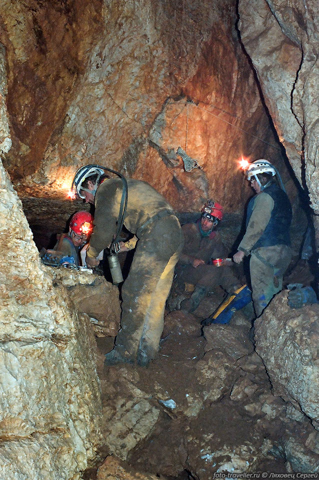 Перекус в пещере Гюльчитай