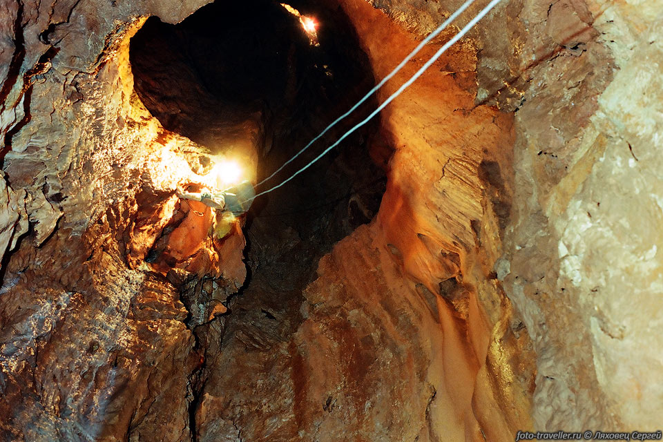 Сорокаметровый колодец в пещере Кузгун