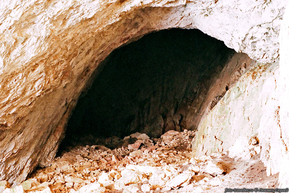 Внутрь пещеры Биг Мара попадает свет