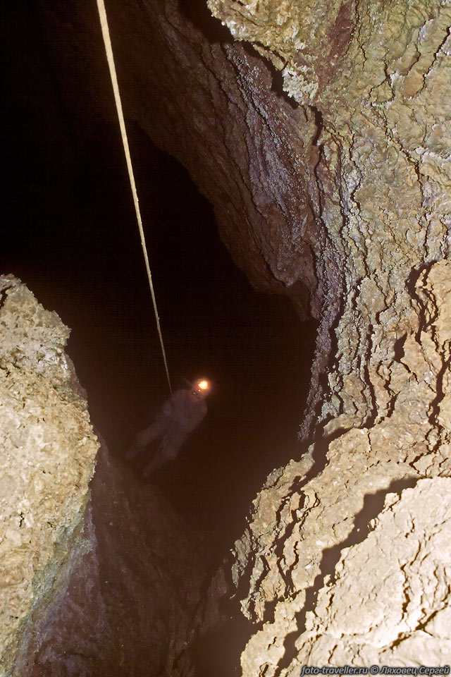 Колодец-меандр.
Типичный участок пещеры Кузгун.