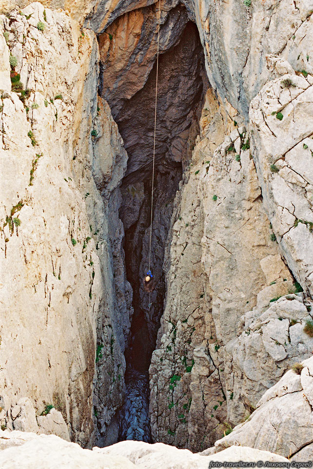 Каньон-меандр в пещере Диснейленд