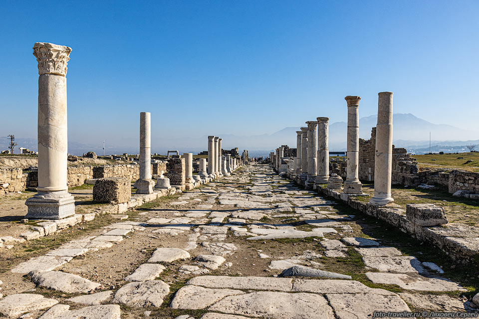 Руины Лаодикея.
Этот древнегреческий город находится недалеко от Памуккале.