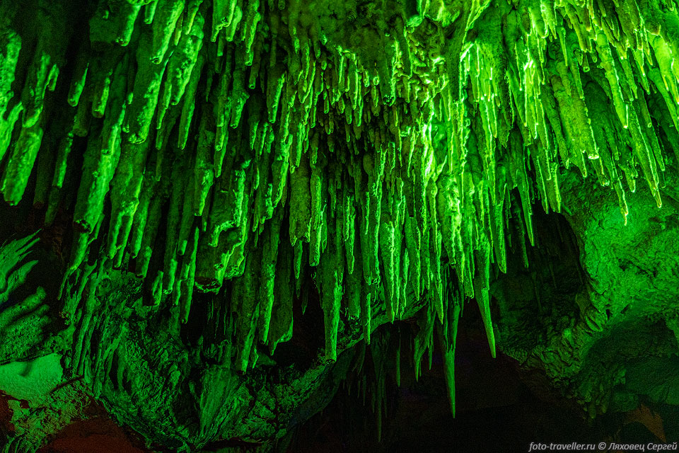 Разноцветная подсветка в пещере Келоглан