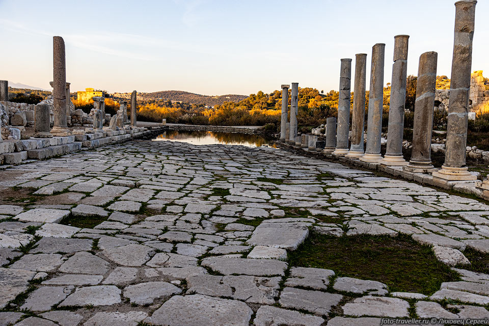 Руины древнего ликийского города Патара.
В прошлом это один из крупнейших городов и главный порт Ликийского союза.