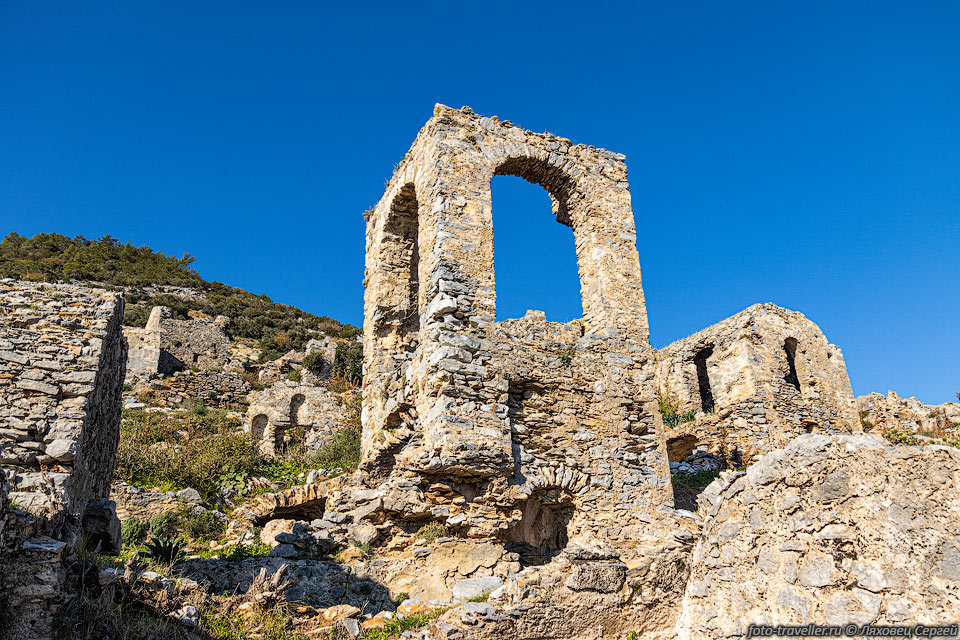 Руины древнего города Анемурия.
Сохранились руины городских стен, большой некрополь с могилами 1-4 века, 
руины церквей, амфитеатр, одеон на 900 мест, термы, акведук.